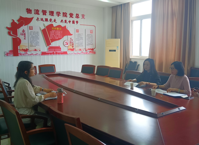 中國(guó)郵政無(wú)錫分公司來(lái)校交流洽談