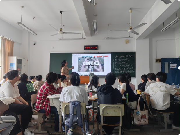 小齒輪轉(zhuǎn)動(dòng)大課堂 ——孫霞老師公開課探索齒輪傳動(dòng)教學(xué)的創(chuàng)新實(shí)踐