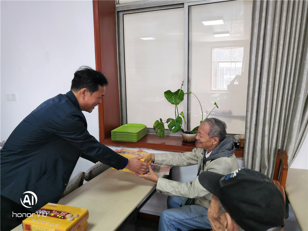 學(xué)校舉辦離退休教職工 “桂花香、樂重陽”敬老節(jié)活動(dòng)