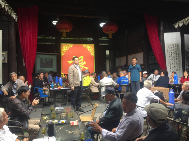 學(xué)校組織“慶國慶、樂重陽”離退休教師座談活動