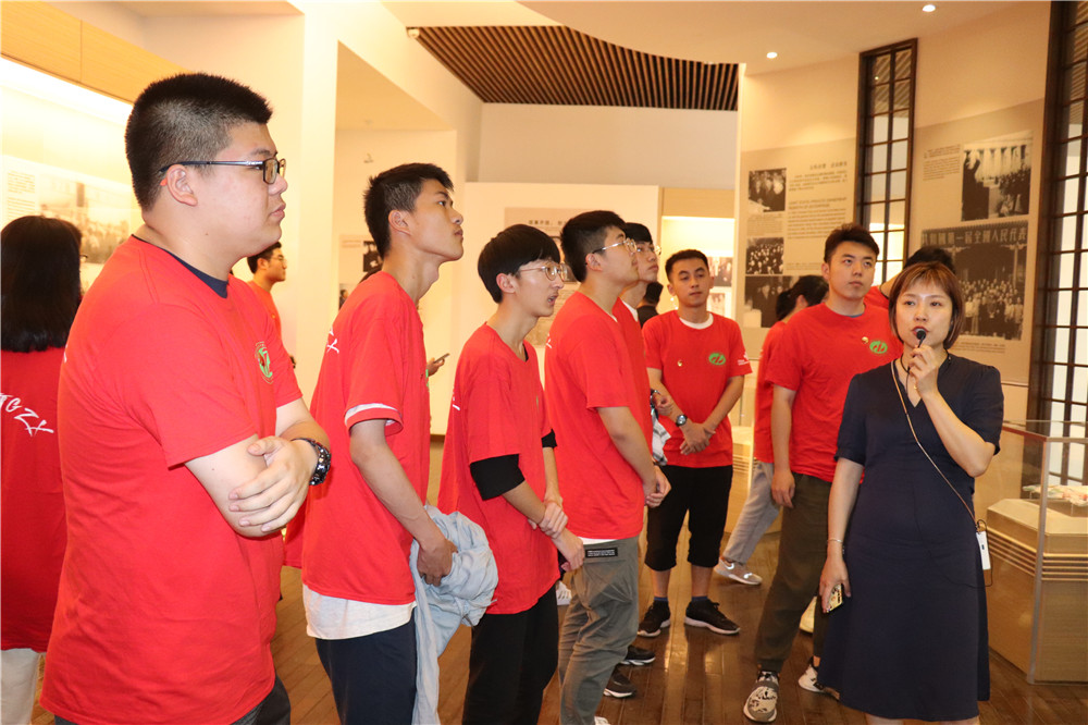 校團(tuán)委組織團(tuán)員赴榮毅仁紀(jì)念館開展主題團(tuán)日活動