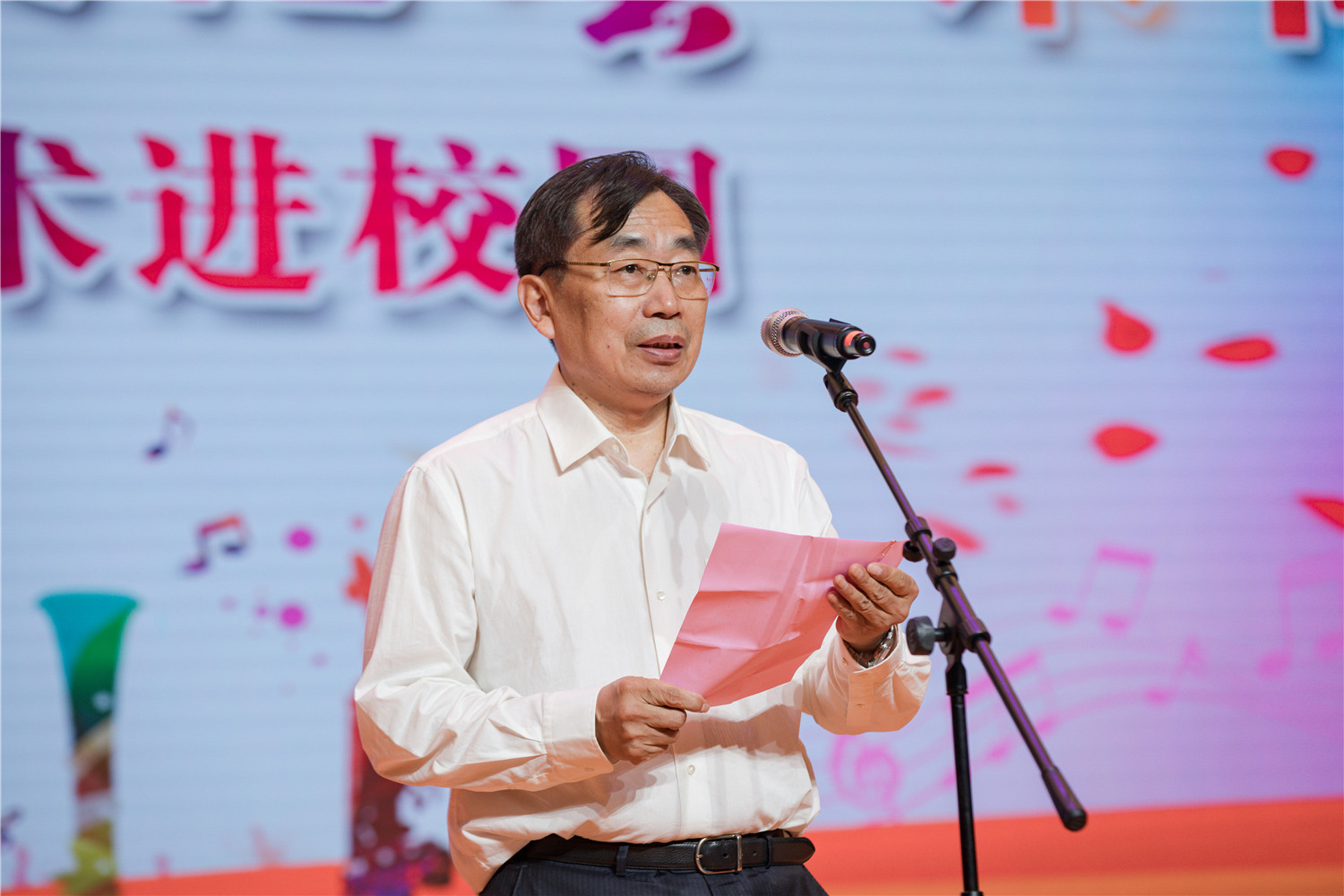 學校舉辦第五屆校園文化藝術節(jié)開幕式暨高雅藝術進校園活動