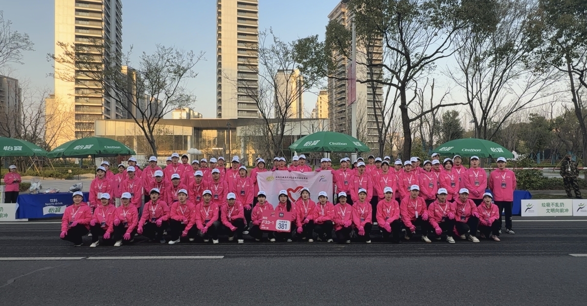 學(xué)校學(xué)生志愿者圓滿(mǎn)完成2025無(wú)錫馬拉松志愿服務(wù)工作