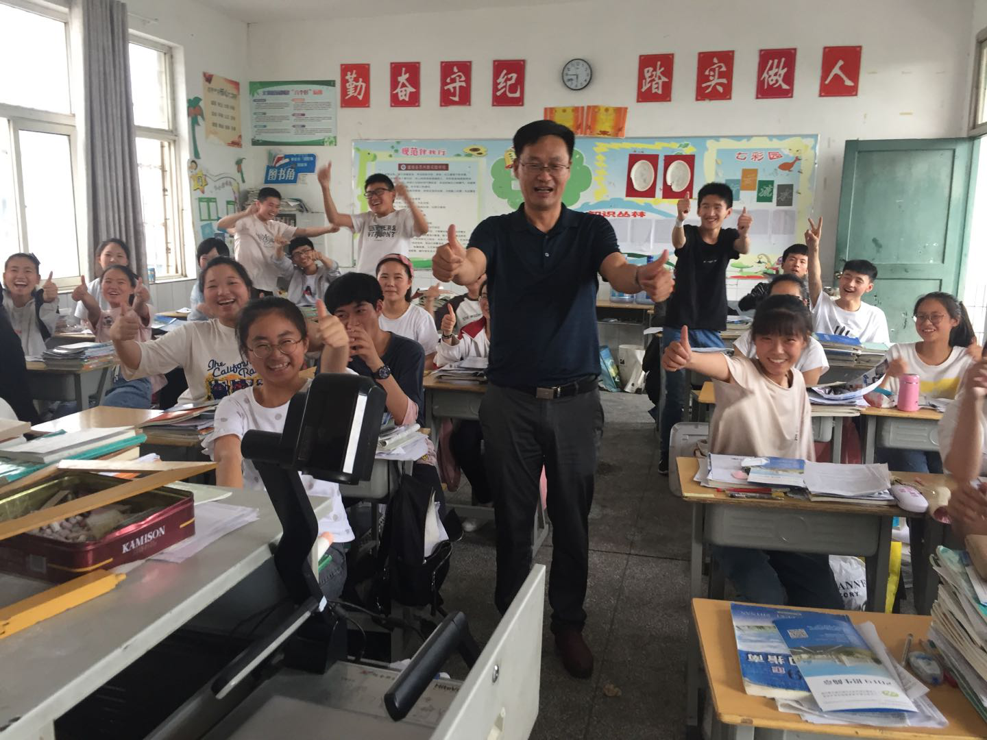信息管理學(xué)院深入初中學(xué)校進行招生宣傳