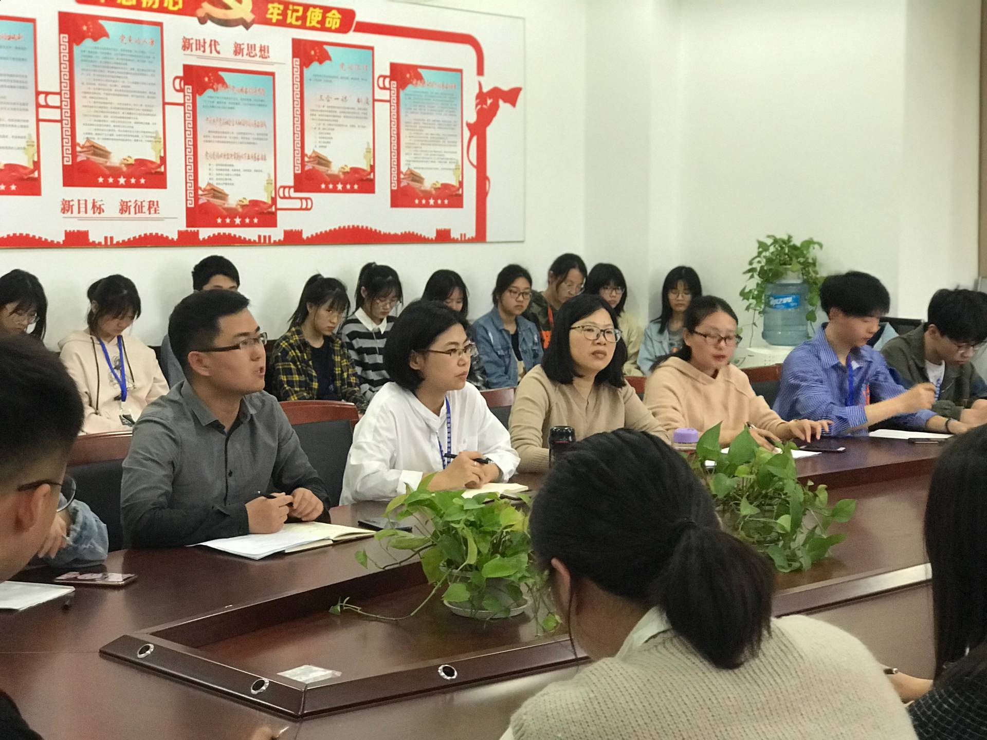 信息管理管學(xué)生會(huì)學(xué)生干部座談會(huì) 順利開展