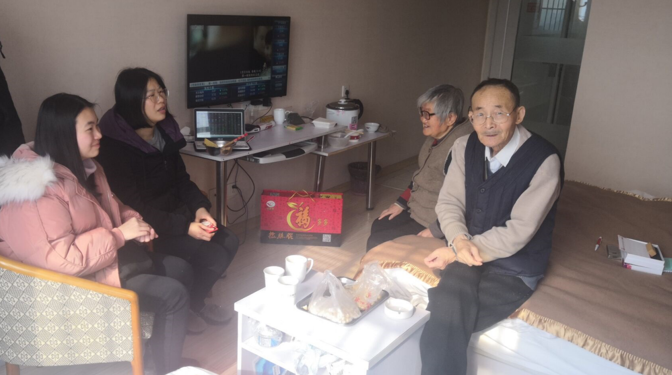 心系老教師，情暖中國年 ---信息管理學(xué)院春節(jié)探望退休老教師