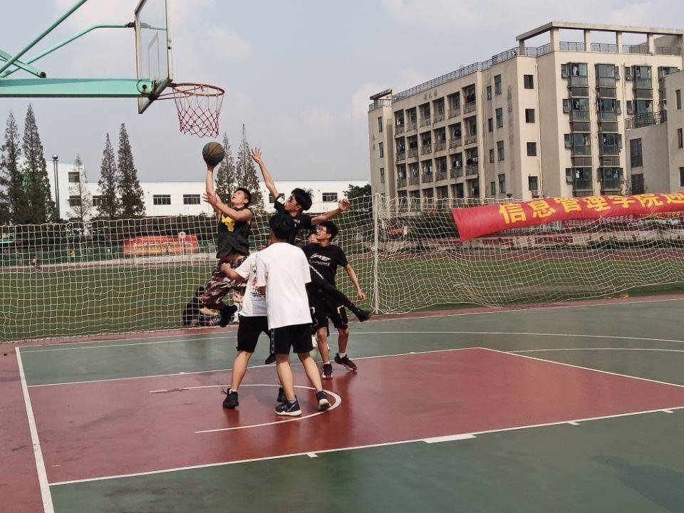 信息管理學(xué)院校園文化節(jié)之3v3班級(jí)籃球賽圓滿結(jié)束