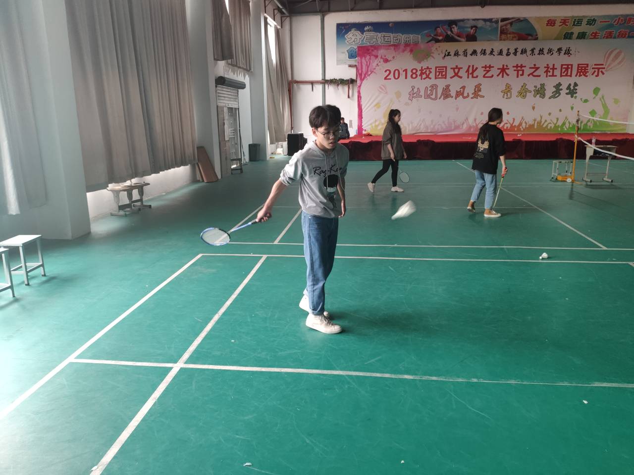 放飛青春，羽動你我 ——181611班主題班會之羽毛球比賽