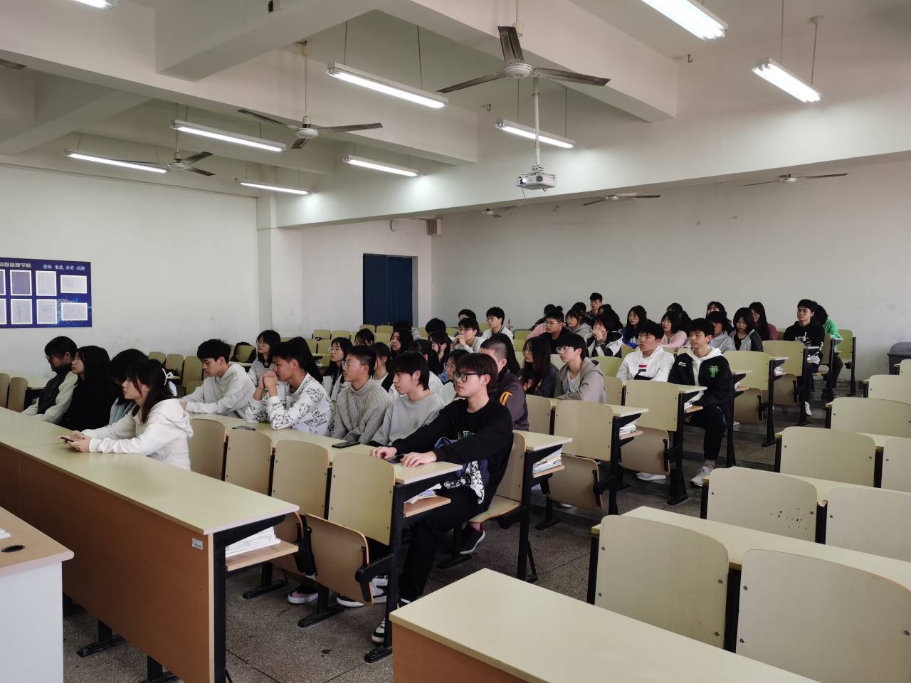 信息管理學(xué)院召開2022年無錫馬拉松志愿者動員大會