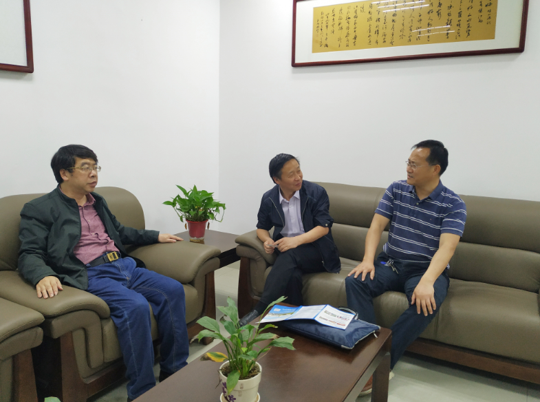 學(xué)校深入江陰市中學(xué)進行招生宣傳