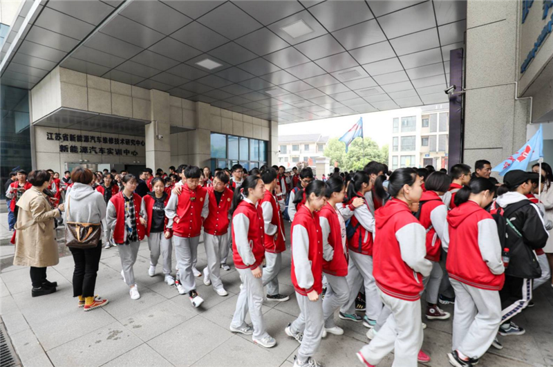 無錫市南長實(shí)驗(yàn)中學(xué)來校開展職業(yè)教育體驗(yàn)活動(dòng)