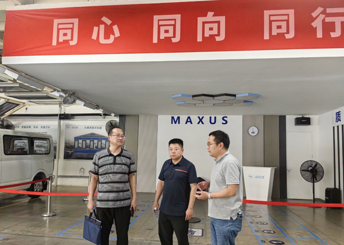 校領(lǐng)導(dǎo)王玨帶隊(duì)赴上汽大通無(wú)錫分公司走訪慰問(wèn)
