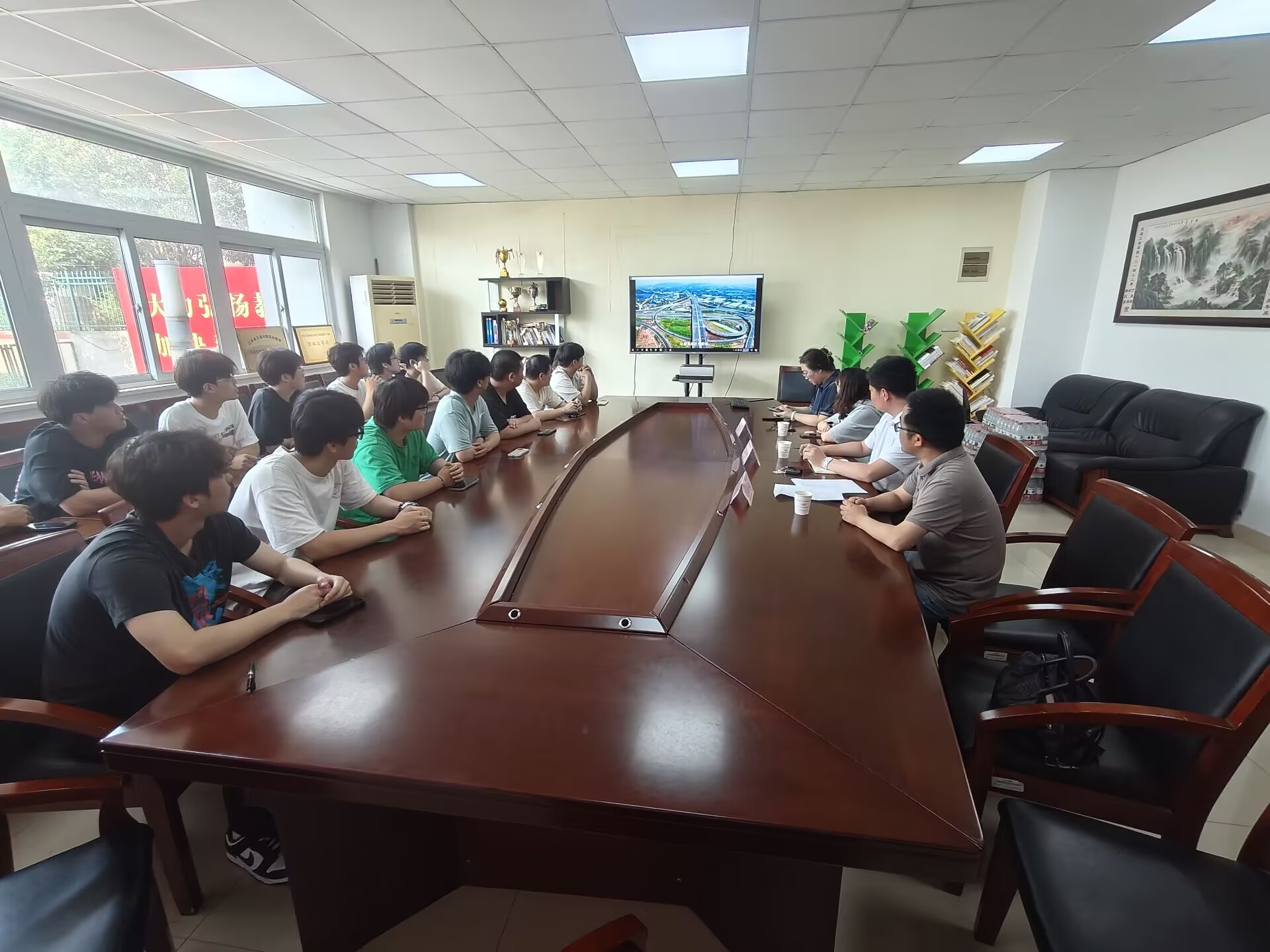 無錫交建集團(tuán)走進(jìn)交通工程學(xué)院開展企業(yè)宣講暨“無錫交建訂單班”專場面試會