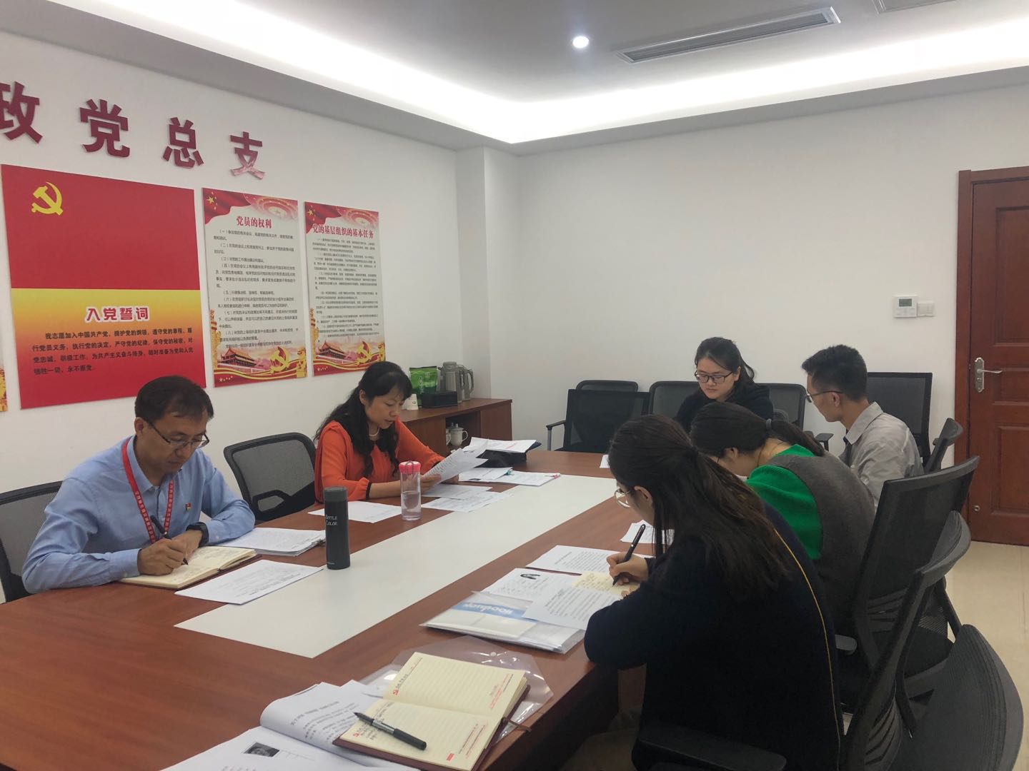 組織人事處黨支部“初心是什么、使命干什么、奮斗比什么”專題討論與“四重四亮”活動(dòng)順利舉行