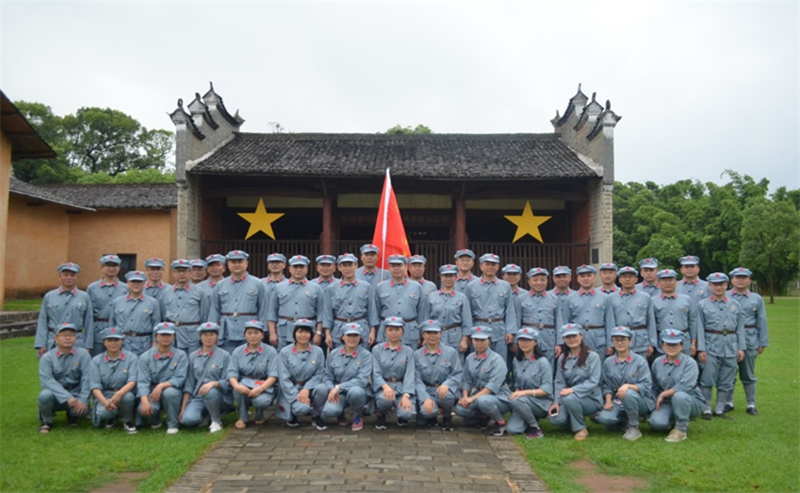 我校成功舉辦2018年暑期中層干部 “不忘初心、牢記使命”黨性專題教育培訓(xùn)班