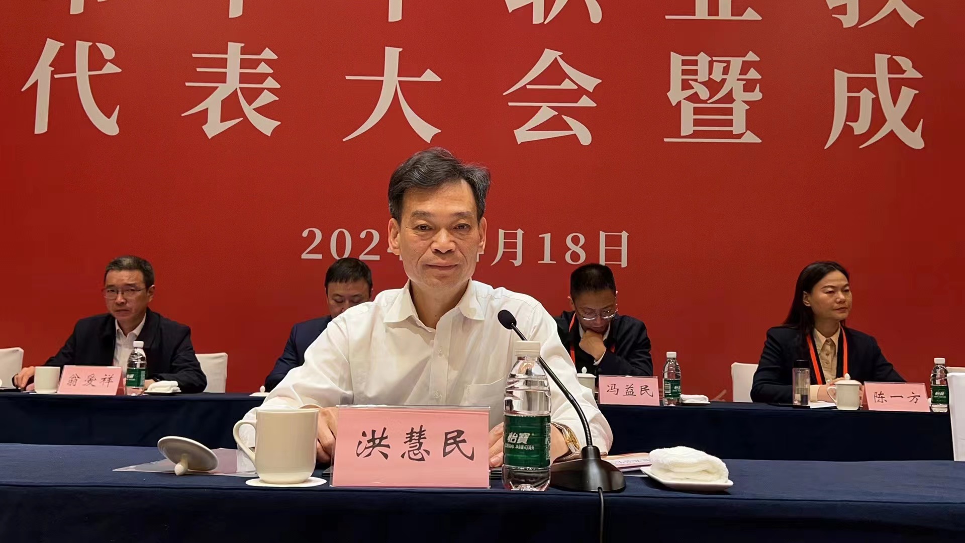 學校黨委書記、校長李進參加無錫市中華職業(yè)教育社成立大會